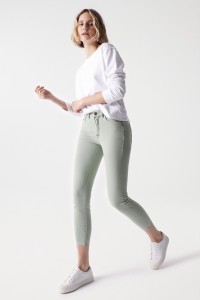 FAITH PUSH IN-JEANS MIT ZIERNAHT