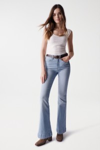 JEANS FAITH PUSH IN FLARE DETALHE TRANCA