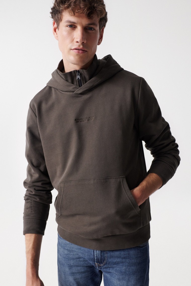 SWEATSHIRT MIT KAPUZE UND MARKENAUFDRUCK