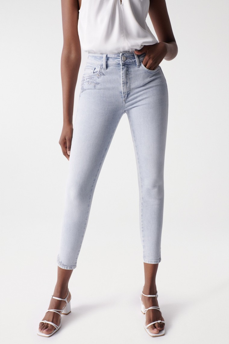 DESTINY PUSH UP-JEANS MIT STICKEREI