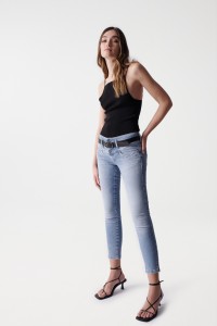 JEANS MYSTERY PUSH UP CROPPED SKINNY DETALHE NOS BOLSOS