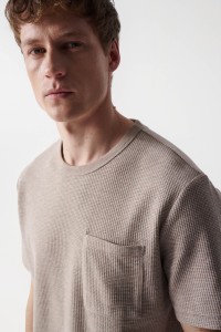 BEIGE TEXTURED T-SHIRT WITH POCKET