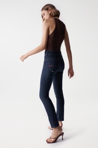 JEAN SECRET PUSH IN AVEC BRODERIE SUR LA POCHE