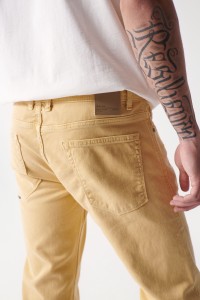 SLIM FIT JEANS