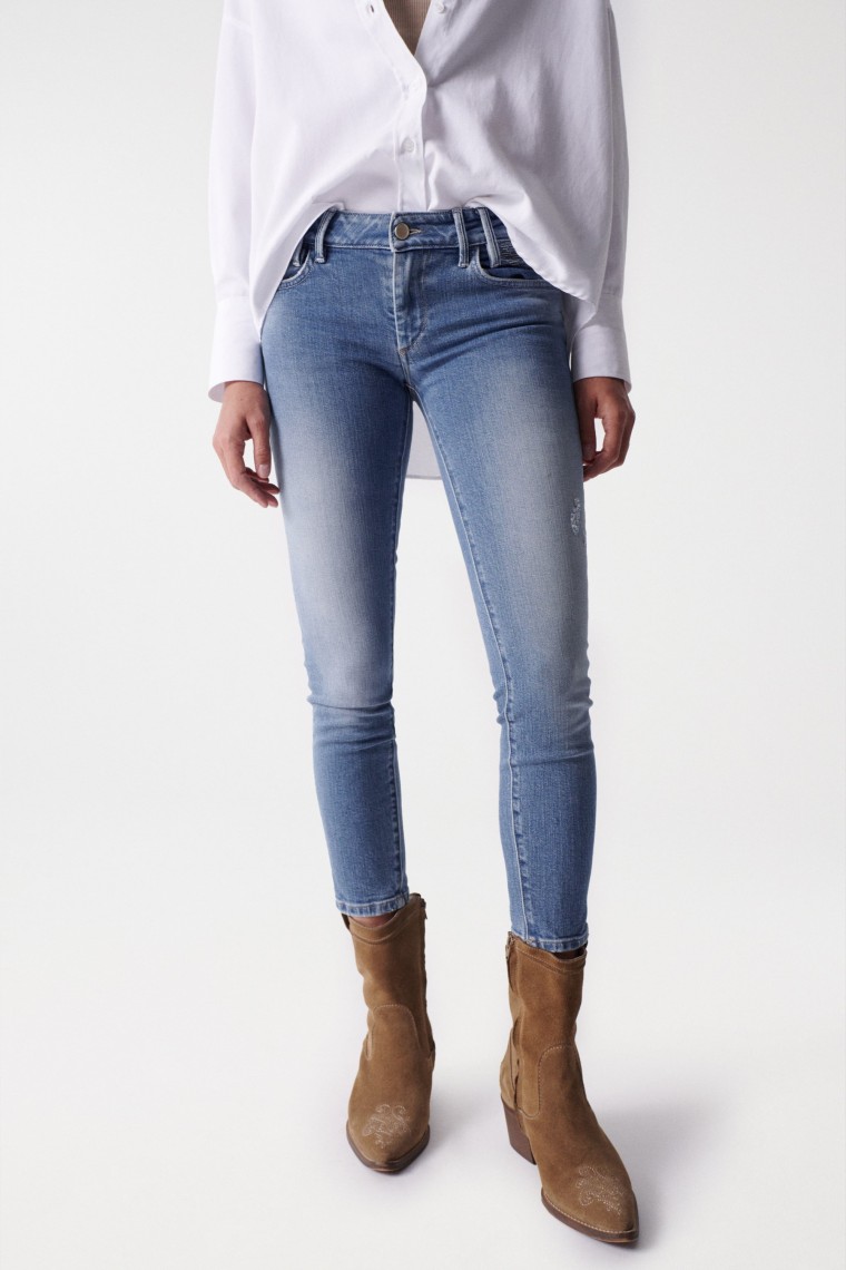 CROPPED SKINNY WONDER PUSH UP JEANS WITH DETAILS ON THE POCKET