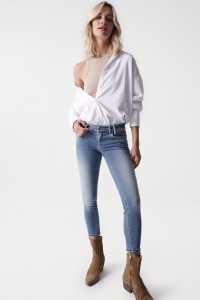 CROPPED SKINNY WONDER PUSH UP JEANS WITH DETAILS ON THE POCKET