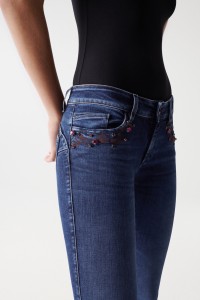 WONDER PUSH UP-JEANS MIT STICKEREI UND APPLIKATIONEN AN DER TASCHE