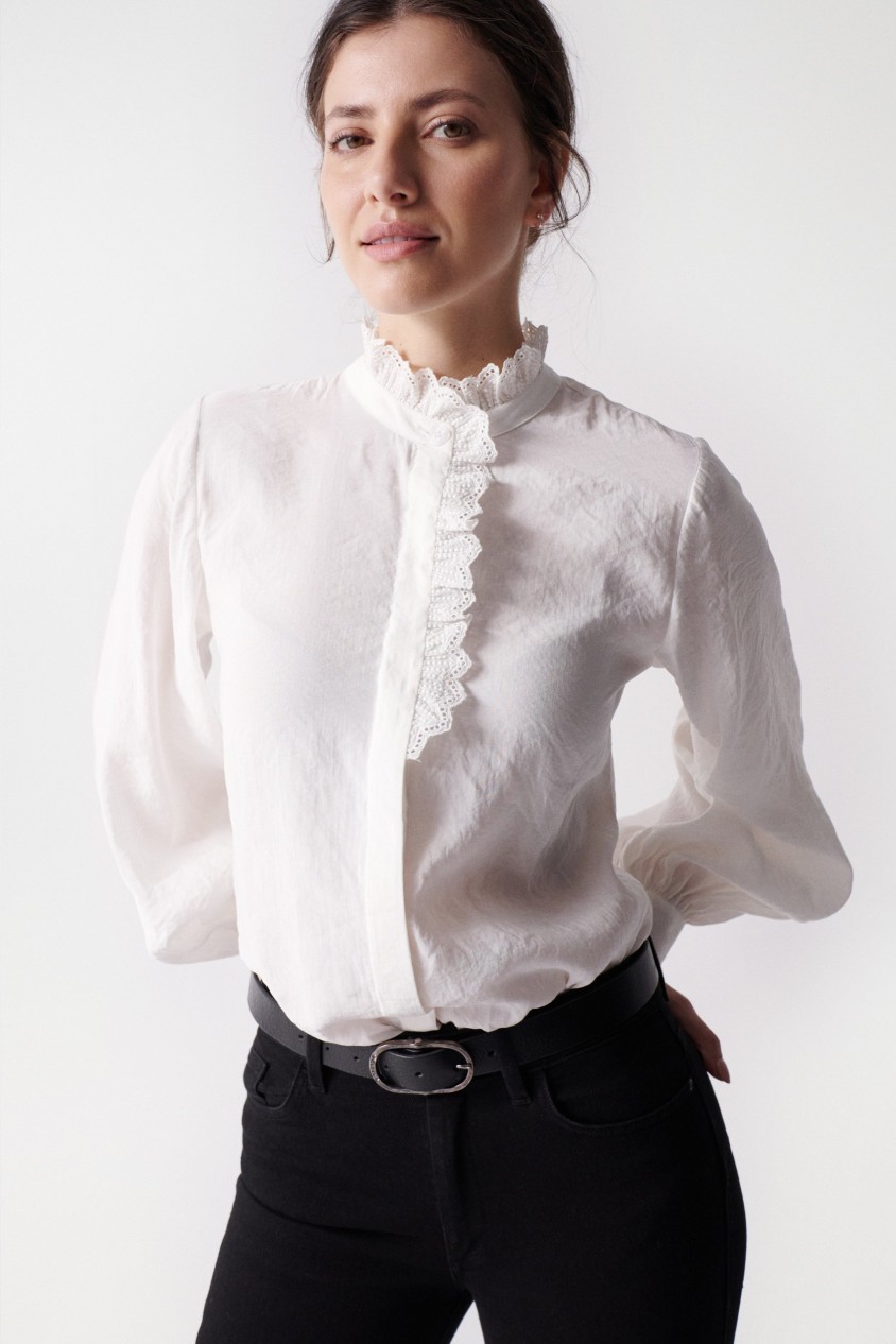 FLOWING BLOUSE WITH COLLAR DETAIL