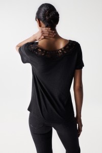 T-SHIRT UNI AVEC DENTELLE