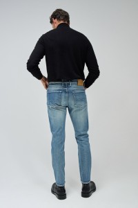 SLIM FIT JEANS