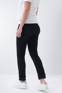 HOPE CAPRI MATERNITY JEANS IN TRUE BACK DENIM WITH NARROW LEG