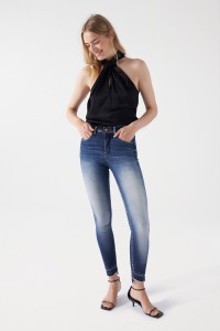 FAITH PUSH IN CROPPED PREMIUM WASH JEANS