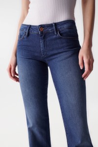 JEANS WONDER PUSH UP, FLARE, IN DUNKLEM DENIM