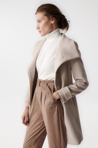 MANTEAU GRACE EN TISSU AVEC COL EN IMMITATION FOURRURE