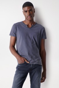 WASH EFFECT T-SHIRT WITH V NECK