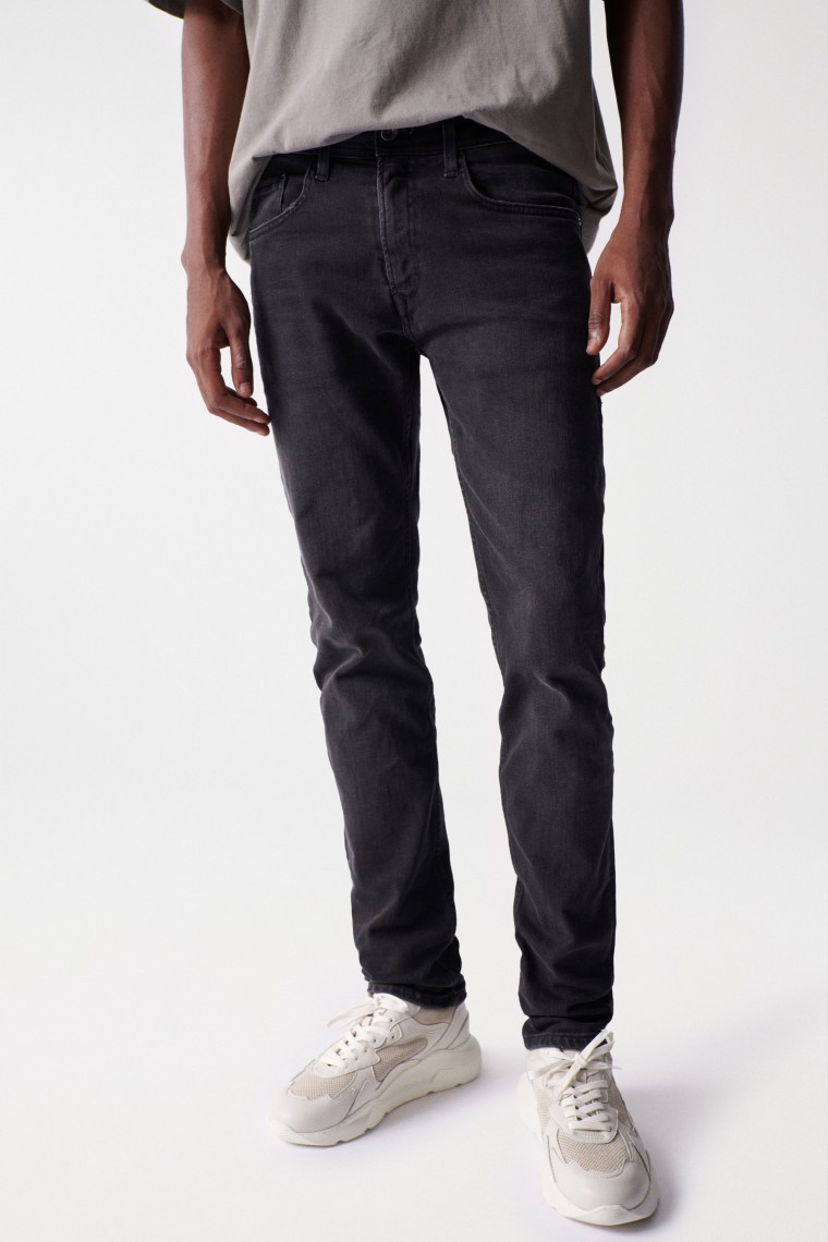 PANTALN VAQUERO SLIM NEGRO CON DESGASTE