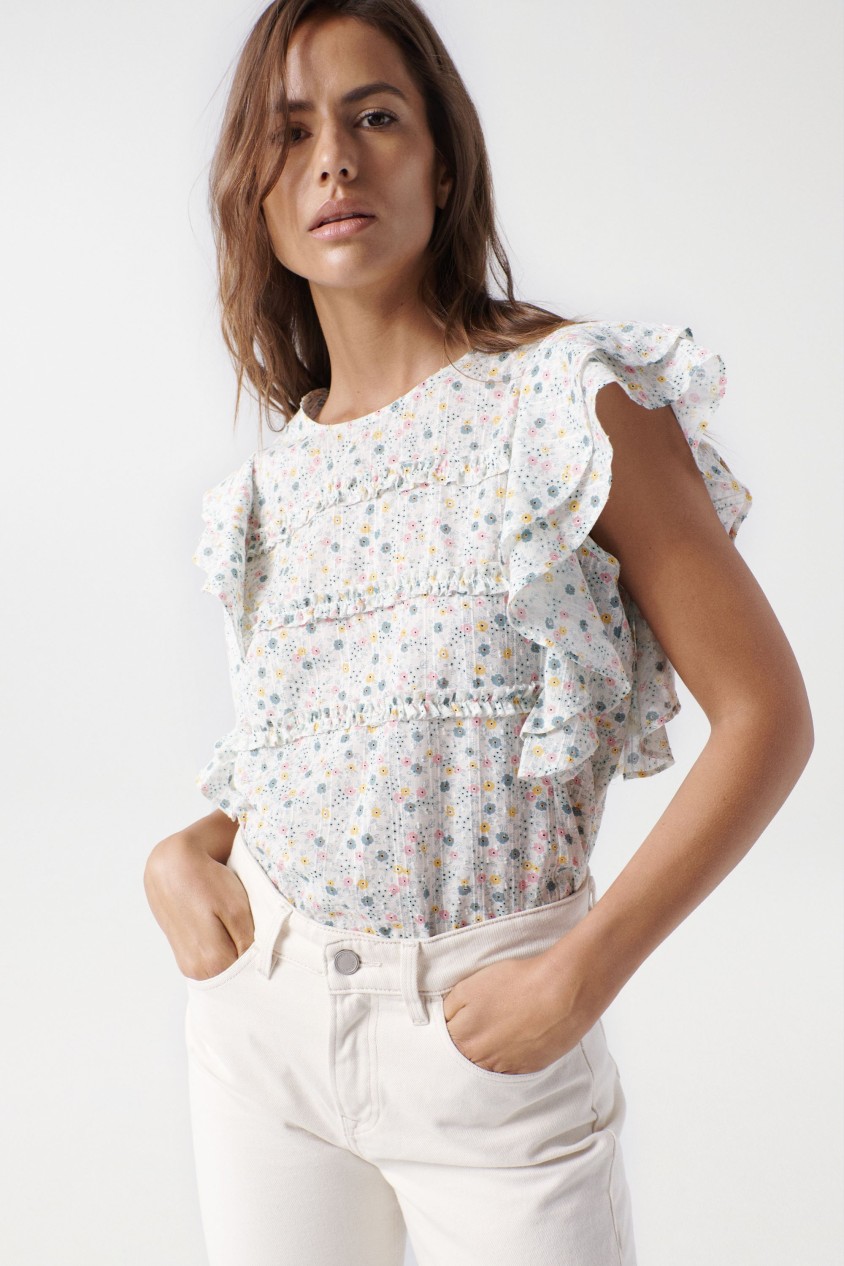 BLUSA CON VOLANTES Y ESTAMPADO FLORAL