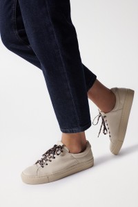 LEDER-SNEAKERS MIT SCHNRSENKELN MIT TIERMUSTER