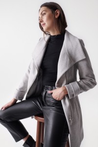 MANTEAU GRACE EN TISSU AVEC COL EN IMMITATION FOURRURE