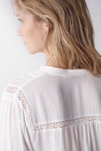 BLOUSE WITH LACE DETAIL