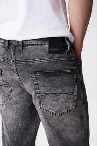 JEANS-SHORTS, REGULAR-SCHNITT, AUS KNIT-DENIM