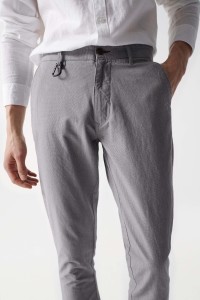 CHINO-HOSE, SLIM-SCHNITT, GRAU, MIT MIKRODRUCK