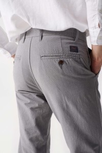 CHINO-HOSE, SLIM-SCHNITT, GRAU, MIT MIKRODRUCK