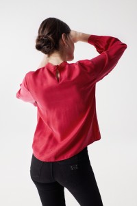 BLUSA CON DETALLE DE ENCAJE