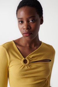 RIBBED KNIT TOP WITH V-SHAPED NECKLINE