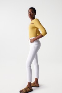 RIBBED KNIT TOP WITH V-SHAPED NECKLINE