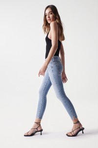 JEANS MYSTERY PUSH UP CROPPED SKINNY DETALHE NOS BOLSOS