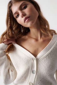 KNITTED CARDIGAN