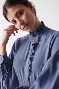 FLOWING BLOUSE WITH COLLAR DETAIL