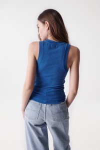 TOP EN MAILLE HALTER