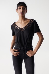 PLAIN T-SHIRT WITH LACE