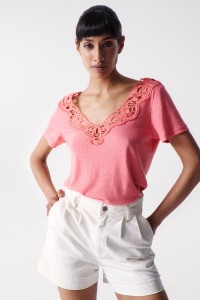 PLAIN T-SHIRT WITH LACE