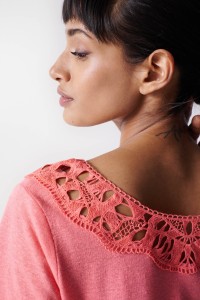 PLAIN T-SHIRT WITH LACE