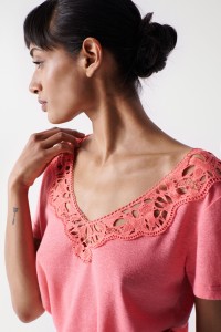 PLAIN T-SHIRT WITH LACE