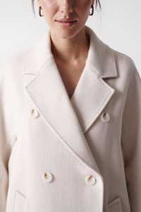 WOOLLEN COAT WITH BUTTONS