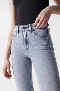 FAITH PUSH IN JEANS WITH RIPS