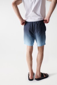 BADESHORTS MIT FARBABSTUFUNG