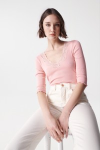 RIBBED KNIT TOP WITH LACE