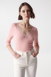 RIBBED KNIT TOP WITH LACE