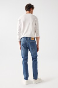 SLIM FIT MEDIUM WASH JEANS