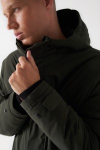 LANGER PARKA MIT KAPUZE