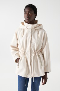 PARKA COURTE AVEC CAPUCHE