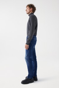 SLIM JEANS WITH ZIPPED POCKET