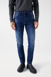 JEANS SLIM COM ZIPPER NO BOLSO