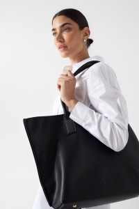 TOTE BAG MIT LEDER-EFFEKT