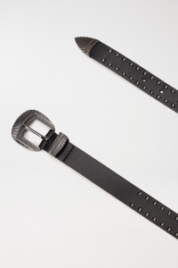 LEATHER BELT WITH METALLIC APPLIQUS